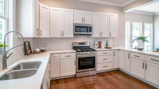 Upgrading your kitchen doesn't have to be as challenging as you imagine.  Here are the best tips for creating a professional kitchen in your home.